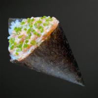 Temaki Mayo · Hand roll with nori, rice,salmon,mayo,chives.