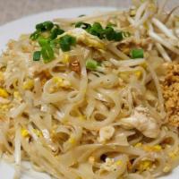 Pad Thai · stir-fried rice noodle dish with egg,bean sprout,scallion and peanut