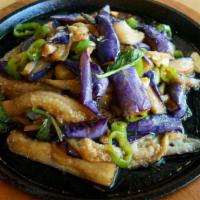 Sizzling Basil Flavored Eggplant 铁板九层塔茄子 · basil, green pepper, garlic, ginger, chili soy sauce