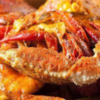 Lobster Tail(1 Pc), Head Off Shrimp(1/2 Lb), Duster Snow Crab Leg(1 Pc), Potatoes(2 Pc), & Corns2 Pc · 
