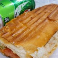 Sandwich Completo · Jamon, Queso y Huevo
Lechuga-Tomate