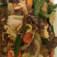 Pad Woonsen · Mild taste stir-fried cellophane noodles with egg and mixed veggies.