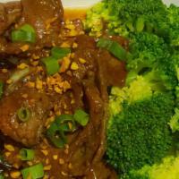 Garlic & Black Pepper Sautee · Stir fried marinated meat in garlic and black pepper served with steamed broccolis.