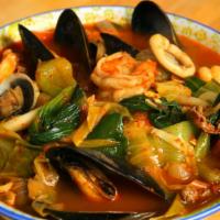 Jjampong  · Korean spicy seafood noodle soup