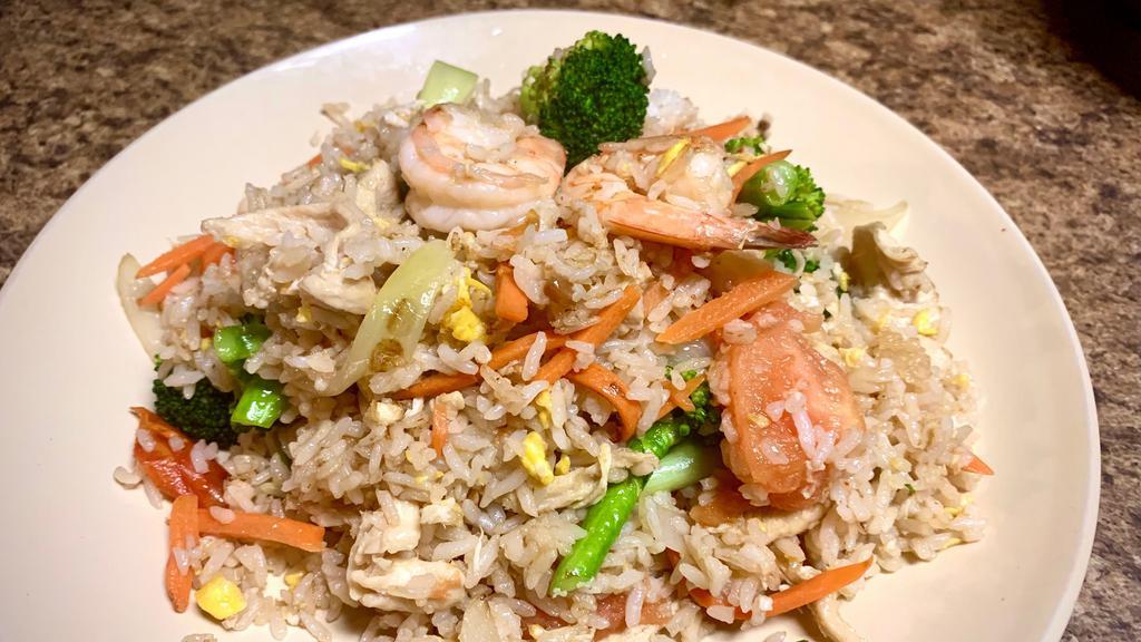 Siam Fried Rice · Fried rice with chicken and shrimp, egg, onions, carrots, broccoli, and tomatoes.