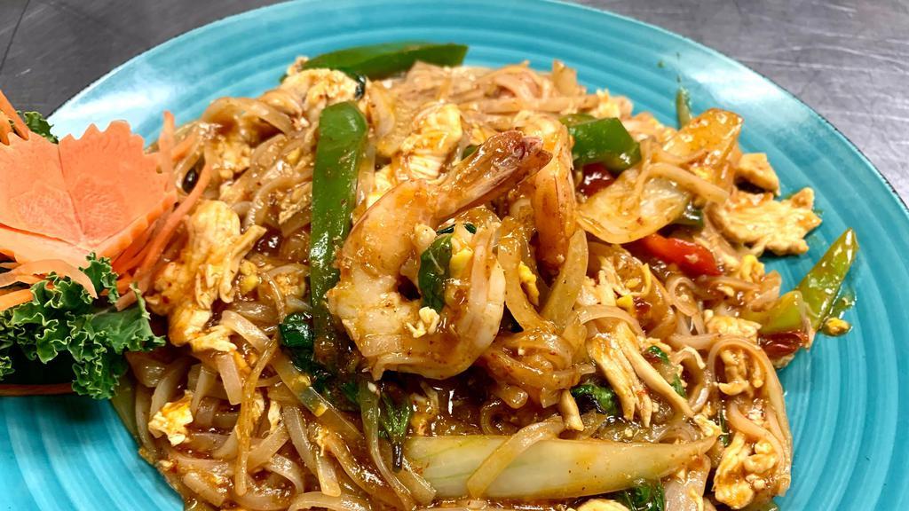 Spicy Pad Thai · Rice noodle  stir-fried with chicken, shrimp, onion, red-green pepper and basil leaves in spicy pad Thai sauce.