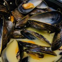Mussels White Wine · Mussels in white wine, butter & garlic with bread.