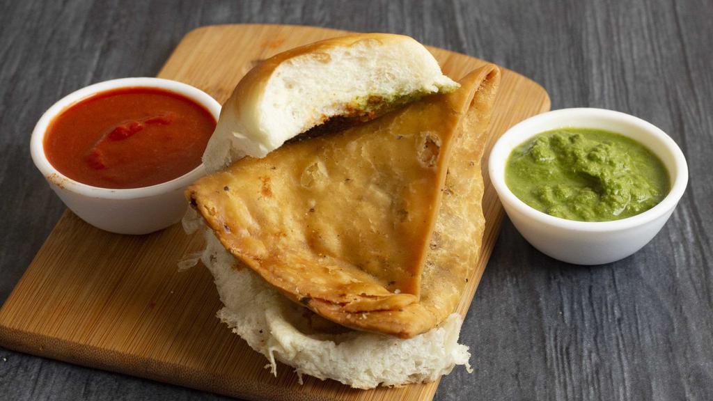 Pav Samosa · Spicy turnovers filled with spiced potatoes and peas. Served in a bread roll.