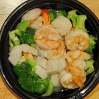 Jumbo Shrimp With Mixed Vegetables · Gluten-free. Comes with steamed white rice. Could be steamed, your choice of sauce on the si...