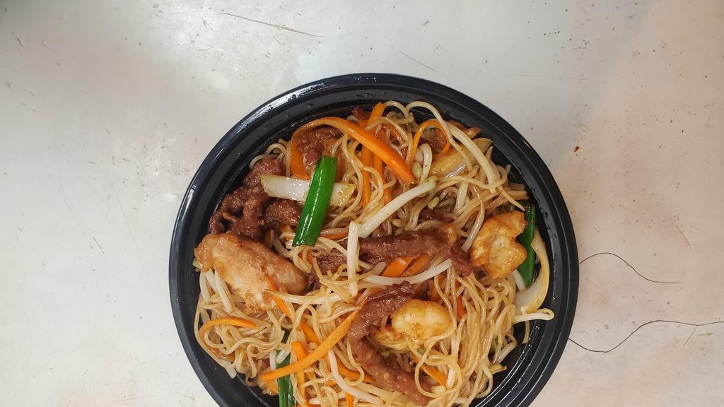 Rice Noodles · Choice of beef, chicken, shrimp, pork or vegetable. Combo with beef, chicken and shrimp.
