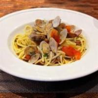 Linguine & Clams · Neapolitan clams, roasted grape tomatoes, capers, garlic, fish broth, fresh parsley, evoo.. ...