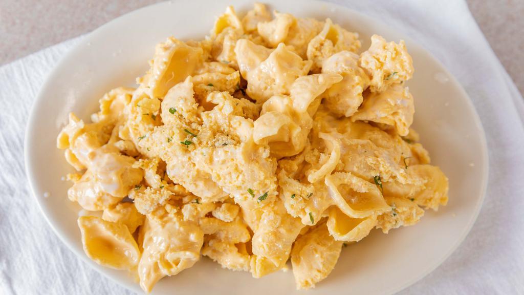 Baked Mac And Cheese · 4 cheese blend mixed with pasta and baked with a Ritz cracker crumb. Served with bread and butter