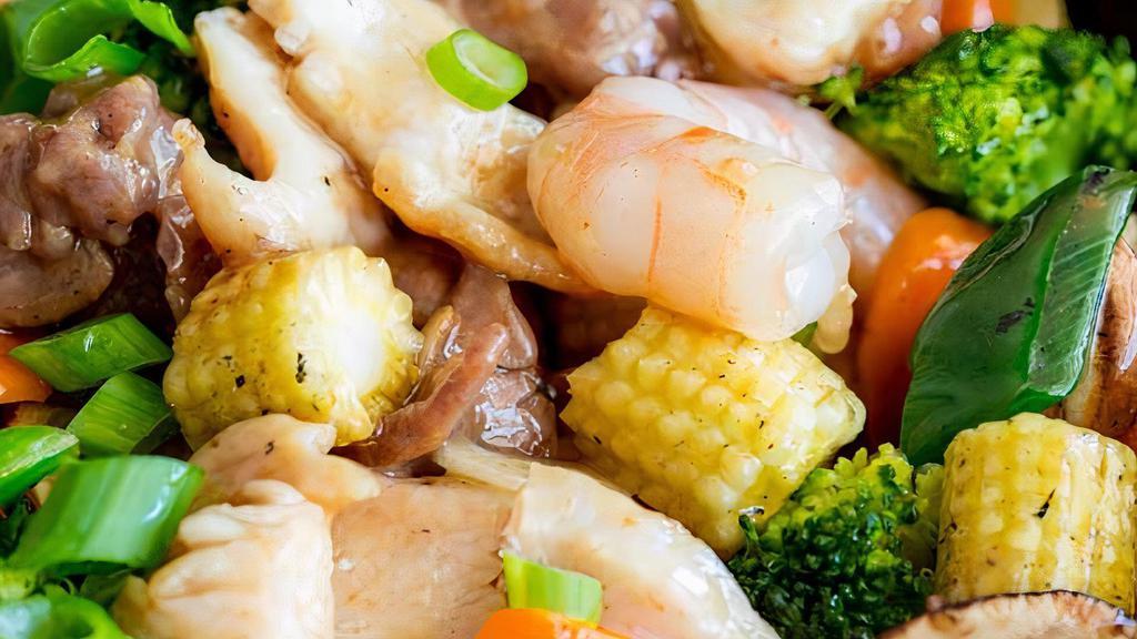 Happy Family · Jumbo shrimp, scallops and chicken sautéed with mixed vegetables.
