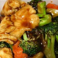 Chicken With Broccoli (C) · Served with pork fried rice and egg roll.