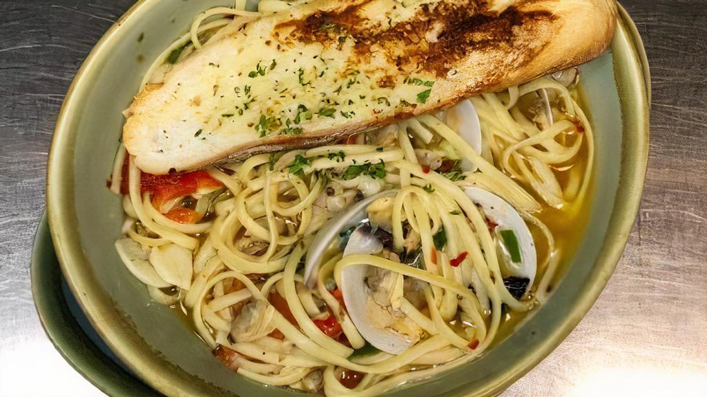 Whole Clams Linguini · Whole little neck and baby clams over linguini with homemade roasted red peppers, fresh basil, a white garlic and olive oil broth topped with slice of garlic bread.