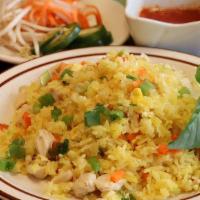  Chicken Fried Rice · White Chicken Meat, Egg, Carrot, Corn, White Onions, Green Onions.