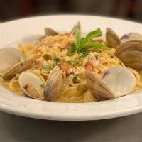Linguine 'N' Clams · Garlic, baby clams, EVOO and hot pepper flakes.