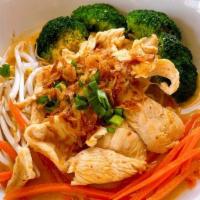 Curry Noodle · Yellow eggs noodles, broccoli, carrot, bean sprout topped with scallion and shallots in curr...