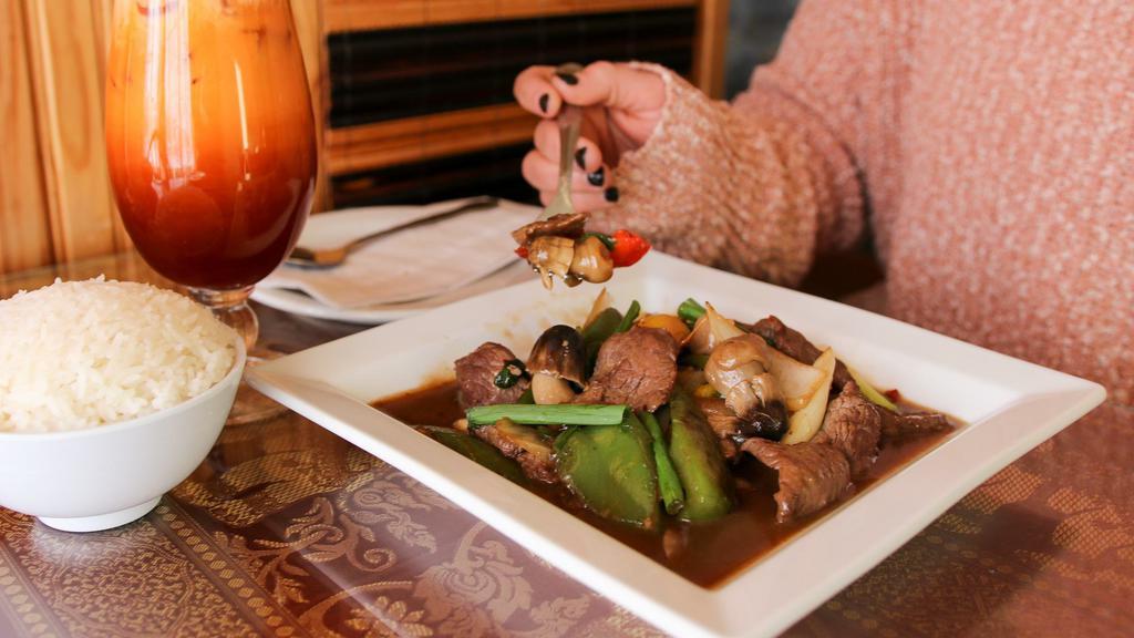 Pepper Steak · Tender slices of beef sautéed with red and green bell pepper, onion, scallions and mushrooms