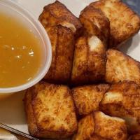 Cubitos En Queso Frito Con Salsa De Piña / Fried Cheese Cubes With Pineapple Sauce · 
