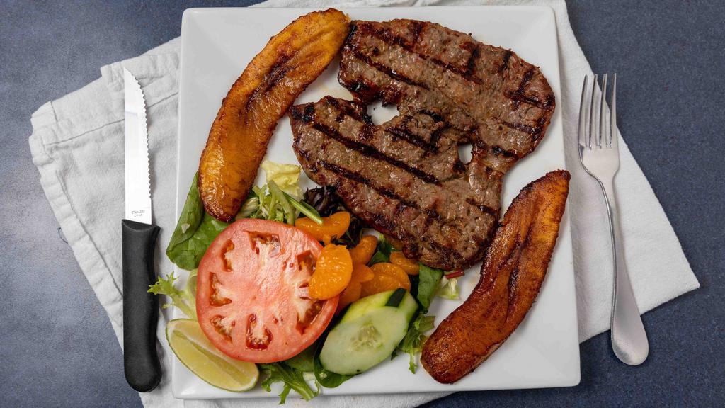 Carne Asada / Grilled Steak · Servida con frijoles, arroz, ensalada y maduros / With beans, rice, salad and fried sweet plantain