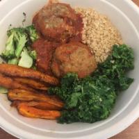 Hearty Meatball Bowl · kale, quinoa, meatball, broccoli, carrots, parmesan.