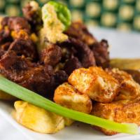 Picadera Merengue (Combinación De Carne Frita, Tostones & Yuca) · Sampler platter with garlic dipping sauce (combination of fried meat, green plantains and ca...