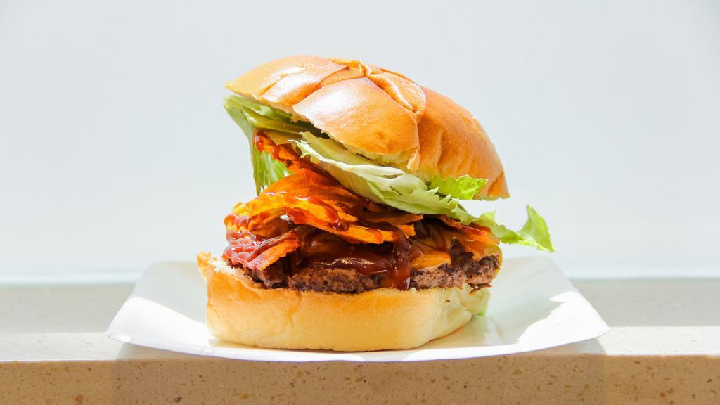 Bbq Angus Burger · Angus burger, cheddar cheese, bacon, BBQ potato chips, BBQ sauce, lettuce.