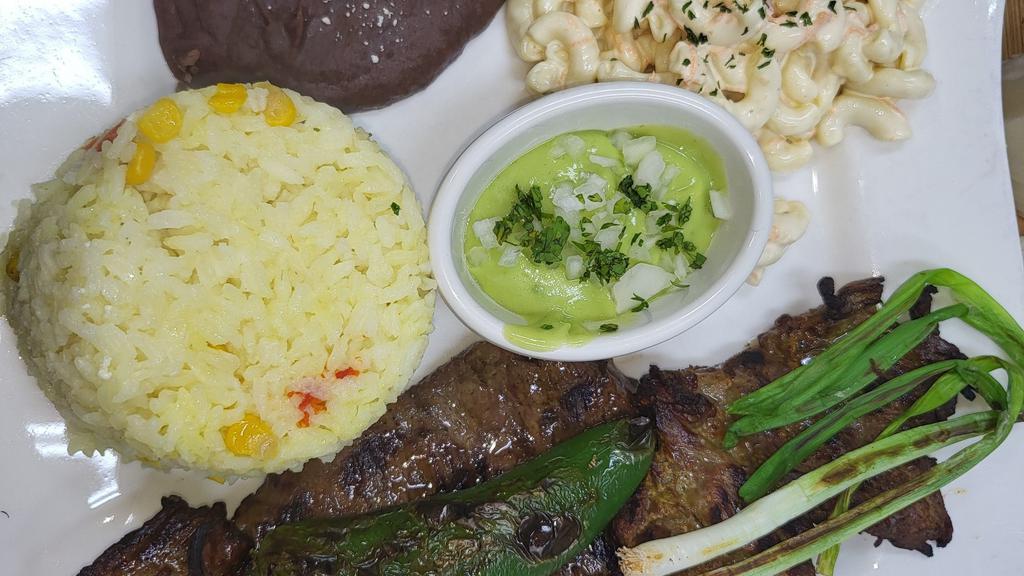 Carne Asada / Grilled Beef · Arroz, coditos, frijoles y ensalada. / Rice, elbows, beans and salad.