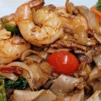 (3) Pad Kee Mao (Drunken Noodle) · Medium. Spicy stir fried flat rice noodle, tomatoes, basil, egg, bell pepper, onion (spicy)