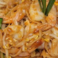 (1) Pad Thai · Stir fried thin rice noodle, egg, Thai chives, bean sprout, roasted peanut, preserved radish...