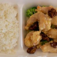 Walnut Shrimp · crispy jumbo shrimp in sweet honey walnut mayo sauce bed of broccoli