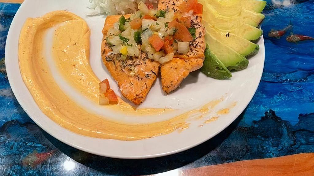Salmon Bake · Baked salmon, avocado, mango pico de gallo and spicy mayo over steamed rice topped with green onions