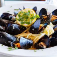 Spaghetti Mussels White Wine · Linguine with mussels and choice of spicy red sauce or white wine sauce.