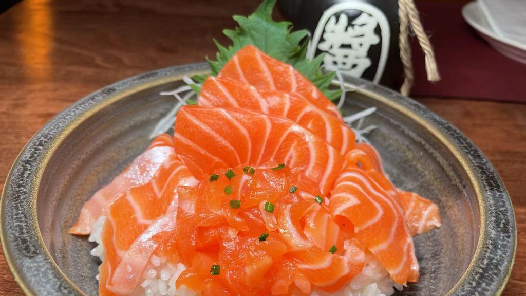 Sake Aisuru Don · Salmon sashimi, salmon belly, salmon minced meat, Ikura, chives.
