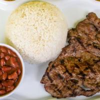 Menestra Con Carne · Arroz, menestra y carne a la parrilla
Rice, beans, and grilled steak