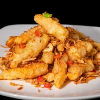 S6 Salt & Pepper Squid · Squid, minced garlic, green and red pepper, onion.