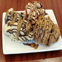 Icecream Fudge · 3 scoops of ice-cream with Belgian chocolate drizzles on top.