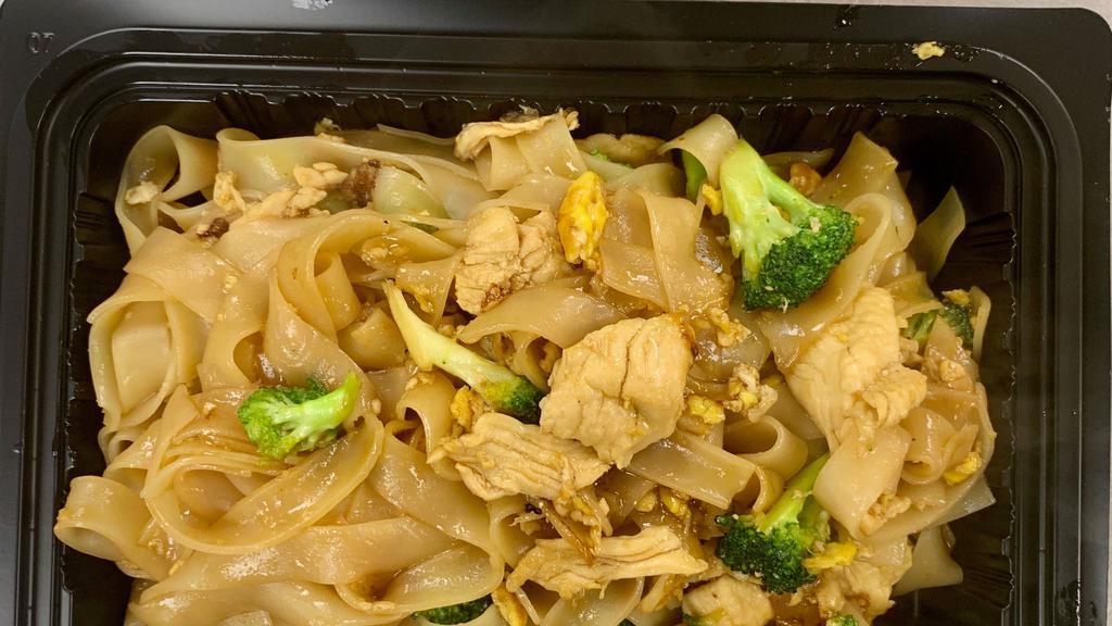 Phad See Ew · Stir fried wide rice noodles with egg and broccoli.