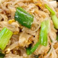 Kua Mee Lao · Stir fried rice noodles with egg, garlic, onions, bean sprouts, green onions.