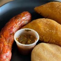 Mini Empanadas (12) · Carne o pollo. / Beef or chicken.