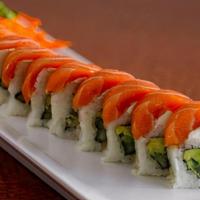 Salmoncito Roll · Inside: shrimp, avocado and cucumber. On top: salmon, accompanied with baked shrimp sauce.