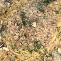 Linguini With Clam Sauce (Half) · Served red or white sauce.