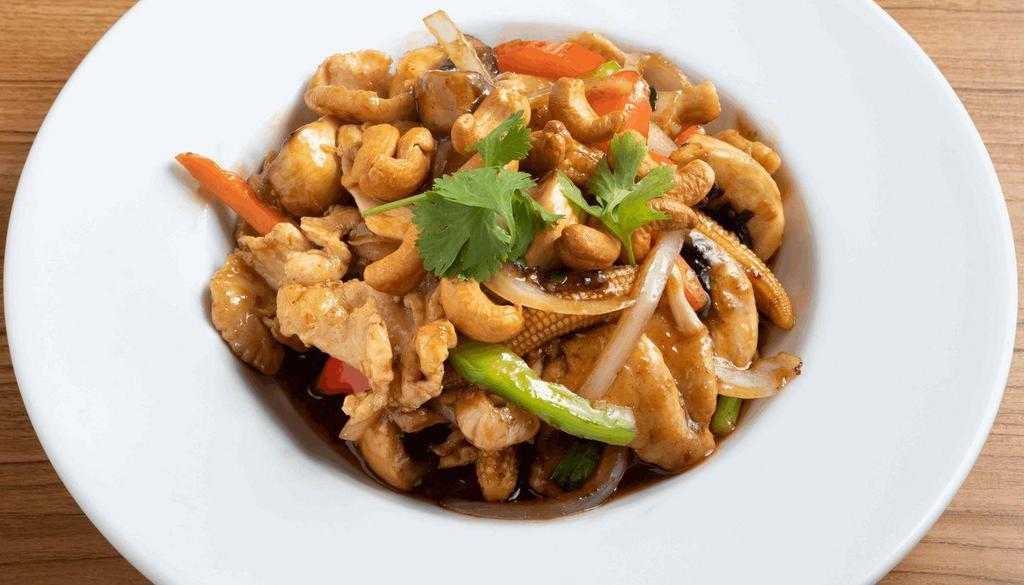 Cashew Nuts  · Stir-fried roasted cashew nuts, onions, green onions, mushroom, bell pepper, carrot, baby corn with chili sauce