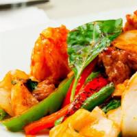 Comb Drunken Noodle (Spicy, Wide Noodles) With Beef, Chicken & Shrimp · Onions, green and red bell peppers, string beans, basil.
