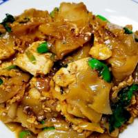 Pad See Eue · Stir fried broad rice noodles with Chinese broccoli and soy sauce.