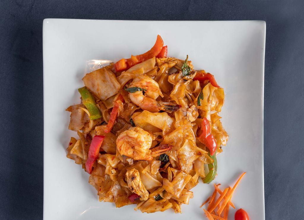 Pad Kee Mao · Hot. Stir fried broad rice noodles with shrimp, chicken, basil leaves, onions, mushrooms, bell peppers and hot and spicy chili sauce.