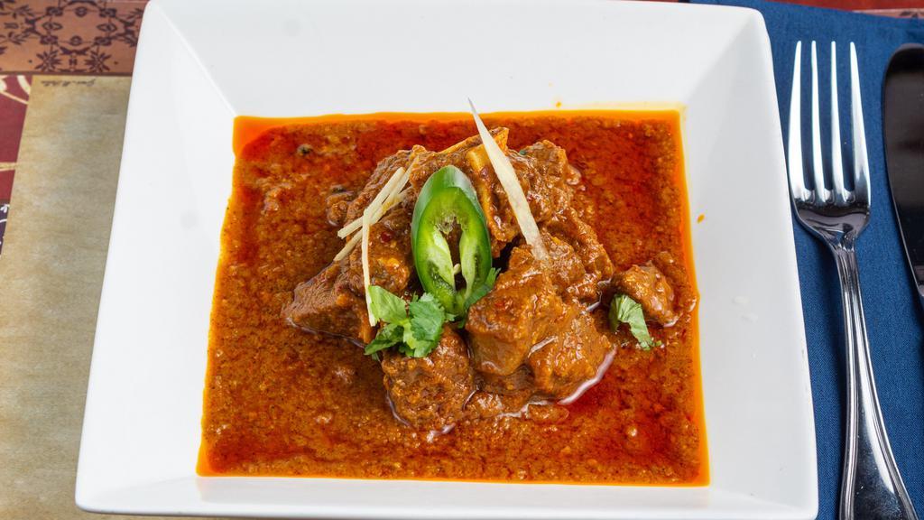 Bhuna Gosht Punjabi (Goat Curry) · Goat meat cooked in hot and spicy gravy.