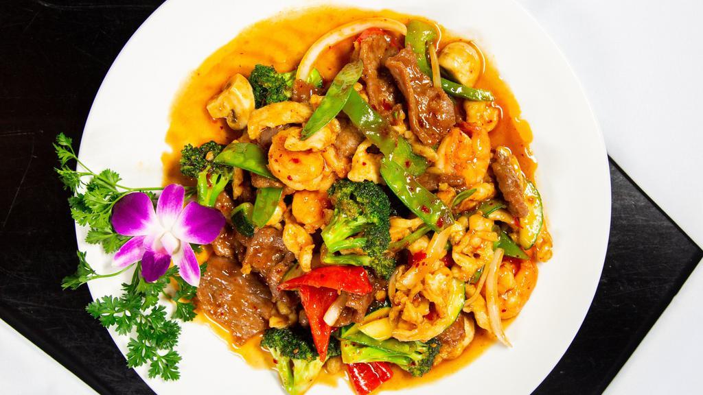 Thai Basil Sauce · Served w. white rice. Basil, bell pepper, onion, snow pea, mushroom, asparagus, zucchini.