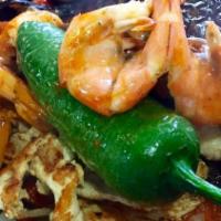 Mariscada · Seafood platter: fish fillet, 3 large fried shrimp, 3 fried oysters